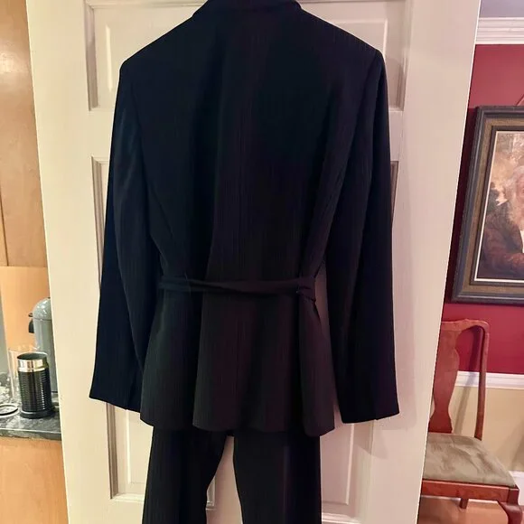 Tahari Wms Black fully lined 2 piece Pants Suit size 8 - Picture 8 of 14